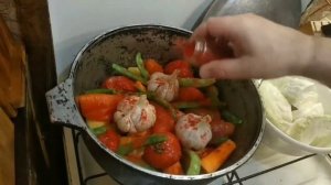 Мясо с овощами, томленые в собственном соку. Блюдо из серии "Заложил и забыл"