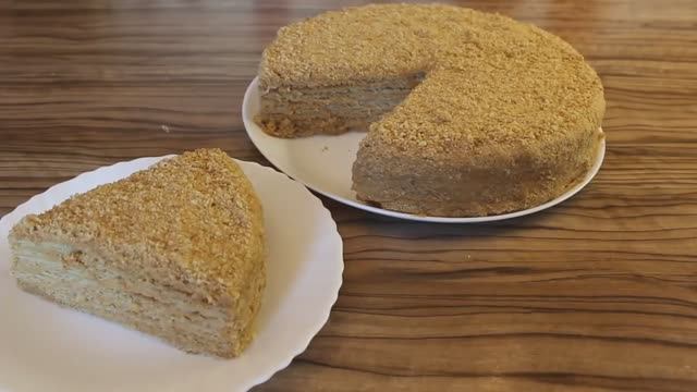 Торт медовый. Домашний торт со вкусом детства! Нежный, мягкий просто тает во рту! смотреть онлайн