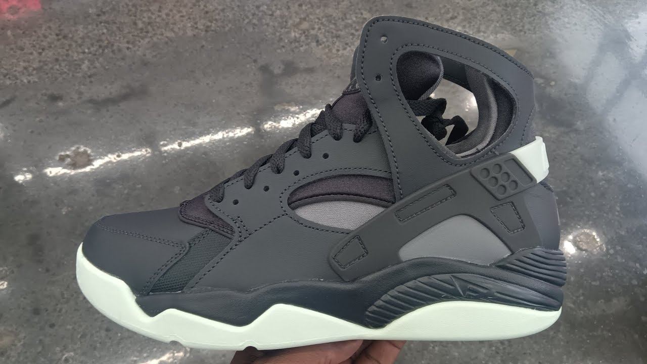 Nike Air Flight Huarache Dark Smoke Barely Green 🔥 смотреть онлайн