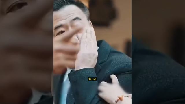 Женщина CEO с состоянием в сотни миллионов готовит золотые пельмени, но её унизили