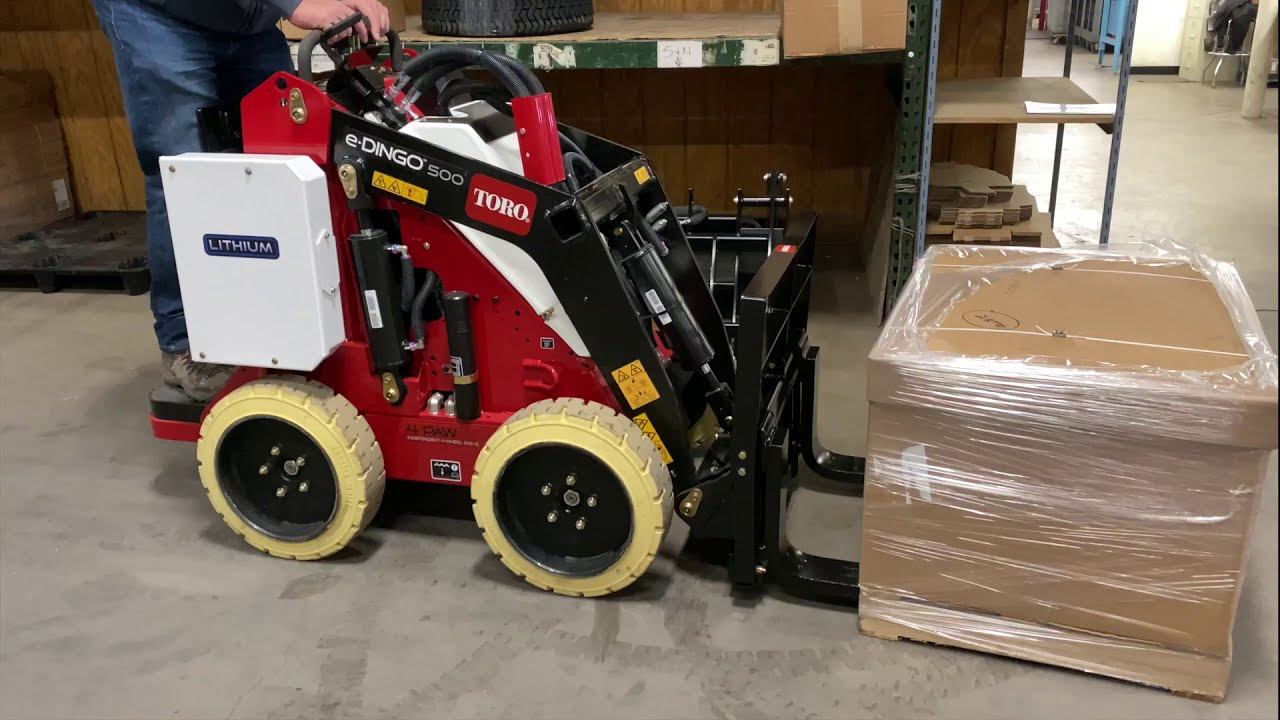 Toro eDingo 500 | IN ACTION | Lithium-ion Battery Technology смотреть онлайн