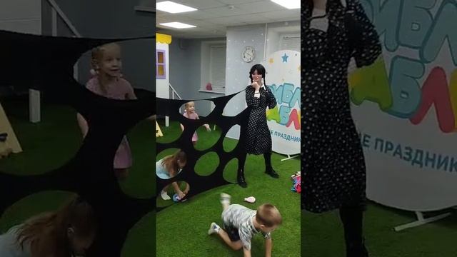 игровая анимация с героем Уэнсдэй.mp4 смотреть онлайн