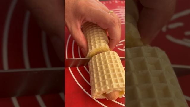 Сосиски в вафельной трубочке с картошкой и сыром в духовке смотреть онлайн