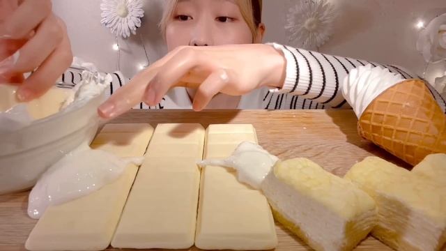 ASMR White Chocolate Ice Cream with marshmallows and White desserts【Mukbang/ Eating Sounds】 смотреть онлайн