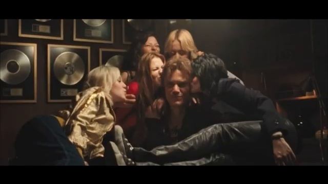 Официален трейлър #2 The Runaways смотреть онлайн