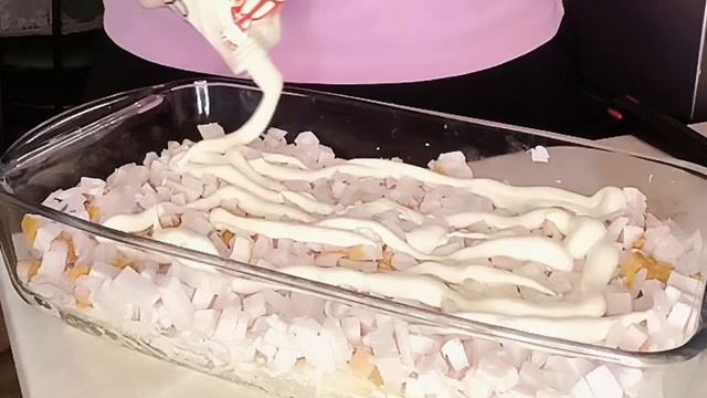 САЛАТ С КОПЧЁНОЙ ГРУДКОЙ