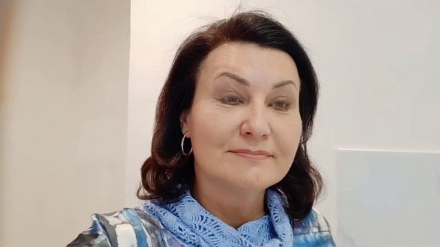 Днём на работе, вечером вся в трудах смотреть онлайн