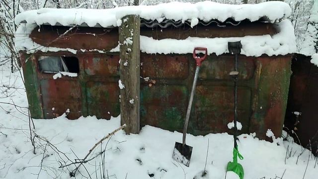 Нашел металлическую будку в лесу!!! смотреть онлайн