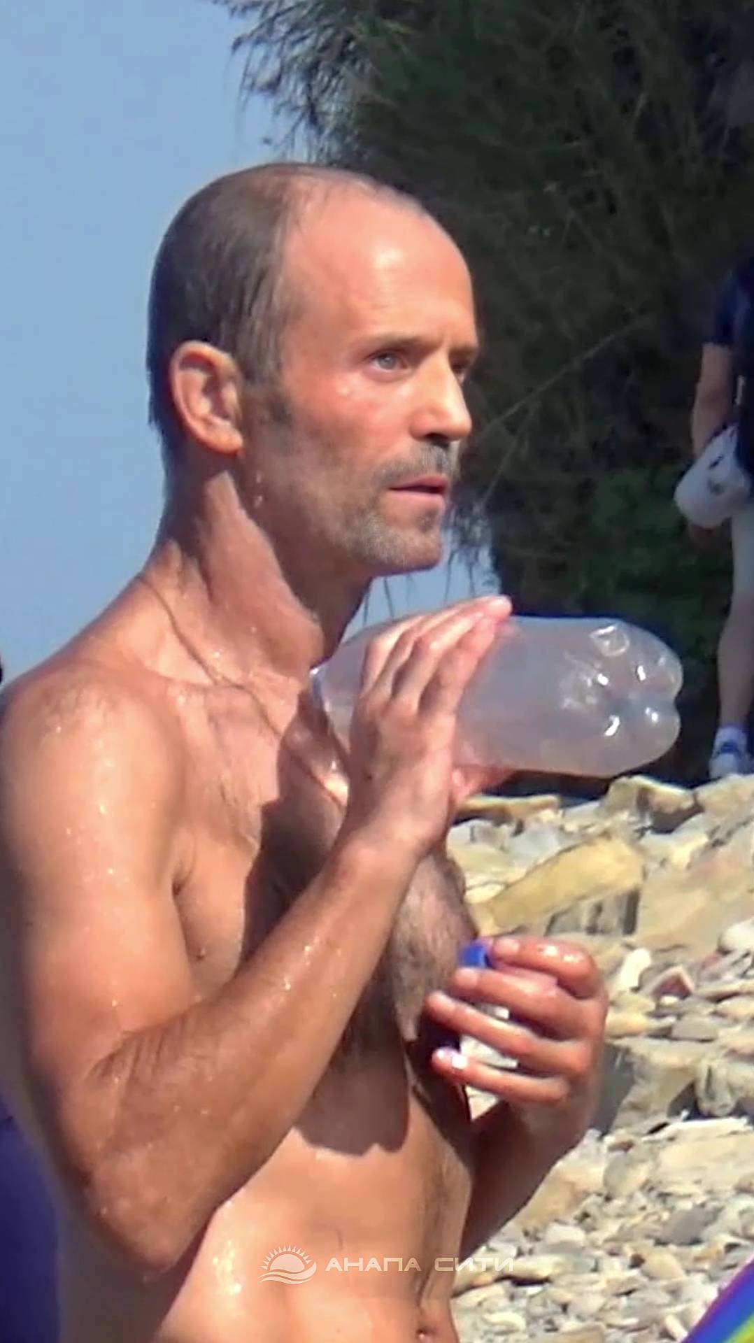 Стейтем на пляже смотреть онлайн