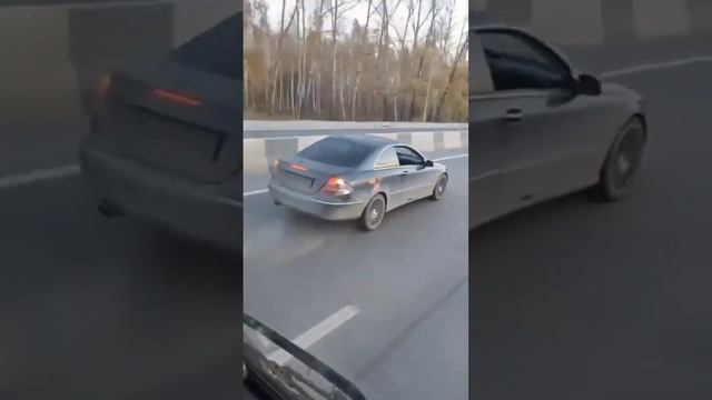 Любитель подставлять зад получил по заслугам смотреть онлайн