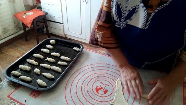Рогалики, приглашаю всех к столу! смотреть онлайн