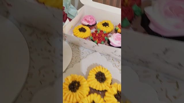 Mother's Day Cake orders #customizedcakes #chiffoncake #chocomoistcake #bentocake #cupcakes смотреть онлайн