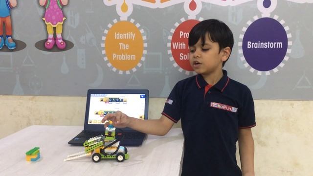 Lego WeDo 2.0 Forklift Explained by Tej Madlani from RoboFun Lab Porbandar смотреть онлайн