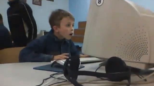 Малый смотрит пор*о,.... первый раз!!! смотреть онлайн