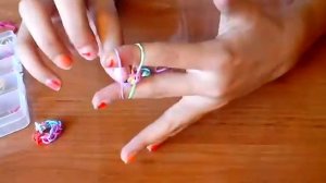 Как сделать браслетик из маленьких резинок