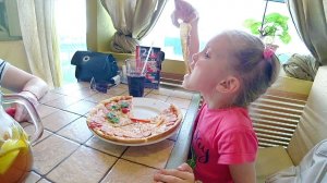 ВЛОГ Съела ЦЕЛУЮ пиццу! 24 мая 2018