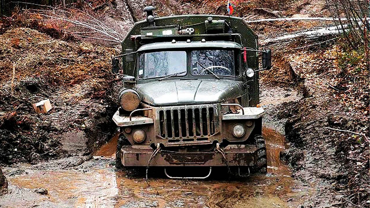 Застрявшие грузовики. Камаз, Урал, Зил-131, Volvo по бездорожью. смотреть онлайн