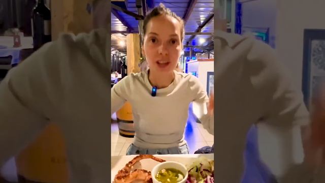 Осьминог в Африке на вкус! Это очень нежно! #shortsvideo #vkusovshina смотреть онлайн