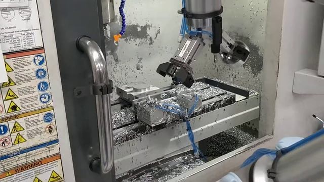 Automated Machine Tending using a Universal UR5e cobot смотреть онлайн