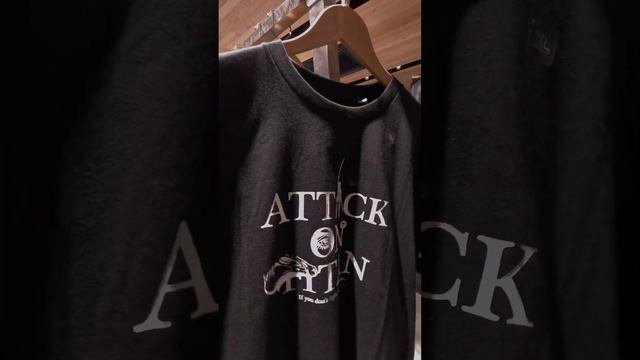 Коллекция атаки титанов в Юникло! #япония #japan #uniqlo #tokyo #токио смотреть онлайн