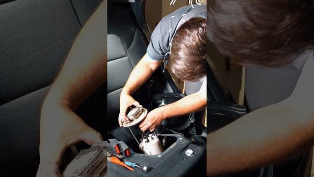 Замена топливного фильтра на Hyundai Tucson. Достаем насос. Полное видео на канале! смотреть онлайн