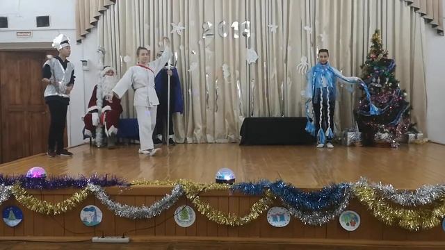 Новогоднее представление в школе смотреть онлайн