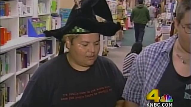 Harry Potter and the Deathly Hallows Midnight Book Release смотреть онлайн