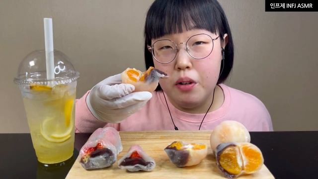 인프제(INFJ) 의 과일모찌🍓🍊 (딸기, 귤) 먹방 리얼사운드 DESSERT FRUIT MOCHI ASMR MUKBANG(EATING SHOW) смотреть онлайн