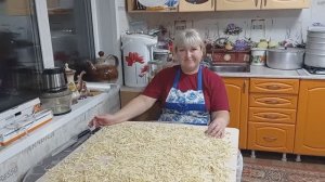 Заехала к Татьяне, а там вкусняшки. Такая ДОМАШНЯЯ ЛАПША мне больше нравится.