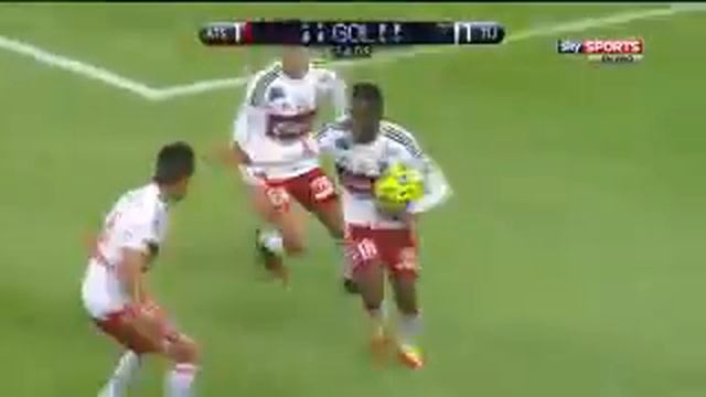 Колумбийский акробат исполнил блестящую бисиклету в матче чемпионата Мексики смотреть онлайн