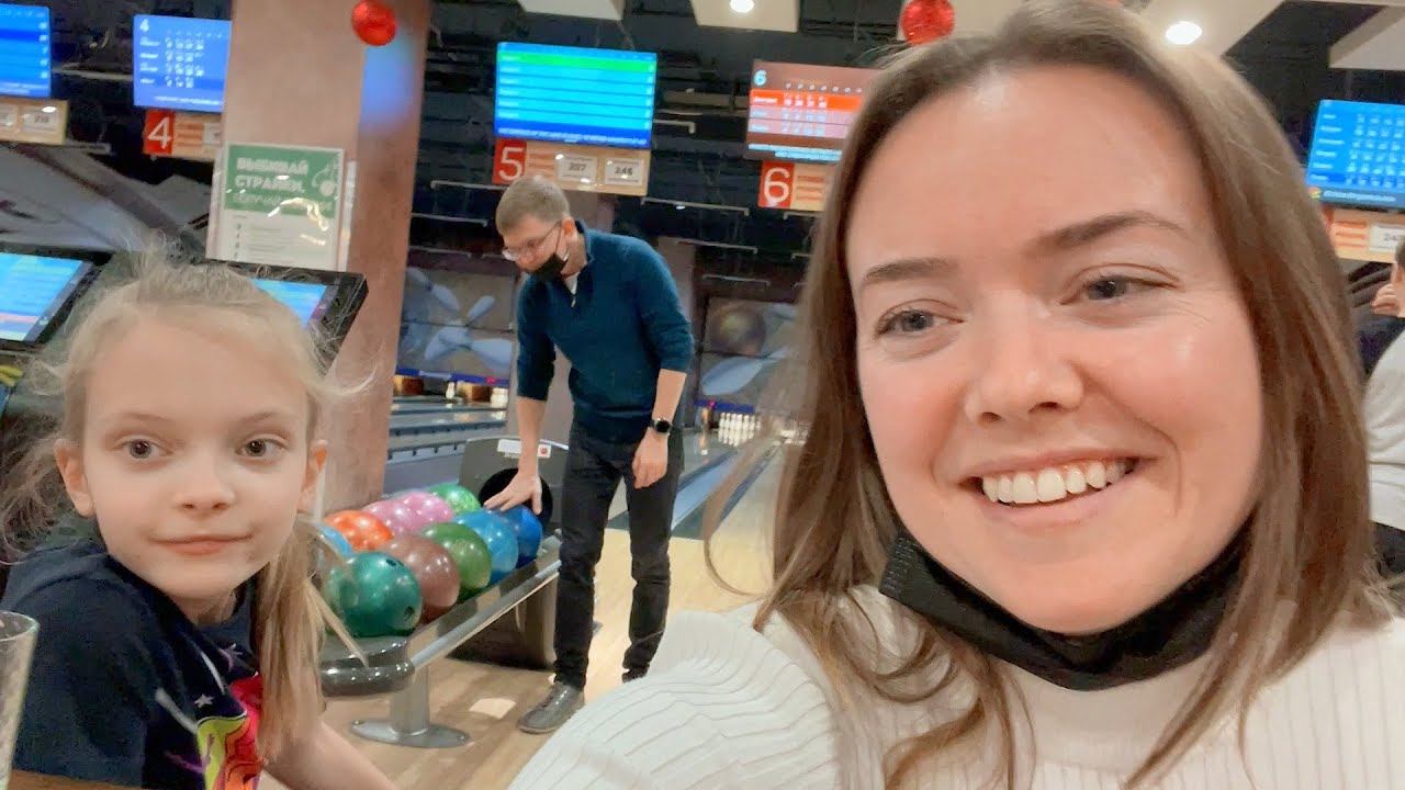 VLOG Бросили гимнастику уходим со скандалом /Играем в Боулинг впервые / Адвент календари 1-4.12.21 смотреть онлайн