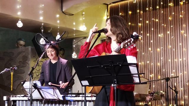 Елена Фролова - "Дзинь" (Дурачок въезжает на ишаке) ст. Ольги Родионовой муз. Елены Фроловой смотреть онлайн