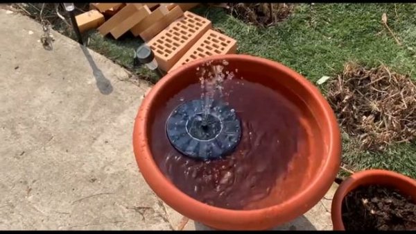 Еще один садовый Фонтан на солнечной батарее.