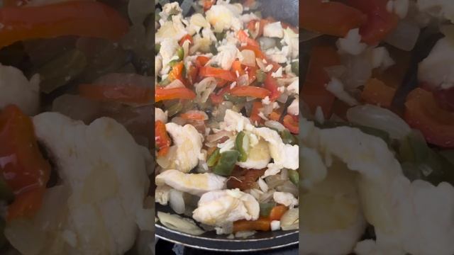 Chicken breast with rice and pepper смотреть онлайн