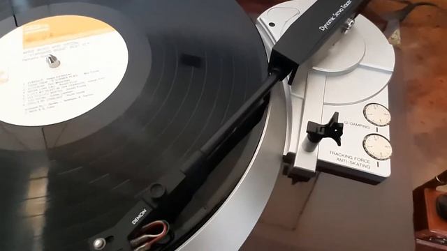 Видео работы проигрывателя Denon DP-37F смотреть онлайн