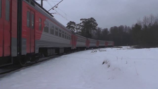 В кривой малого радиуса! Электропоезд ЭТ2М-053 смотреть онлайн