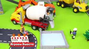 Играем в игрушки вместе ! Машинки, грузовики, строй техника ! Город игрушек !