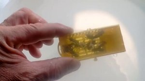 Подсадка плодной матки, на рамки с лупящим расплодом во второй корпус без пчел.
