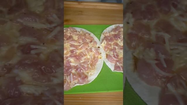 Мини лаваш тут со встроенной индейкой 😅 #lifestyle #salad #food #recipe #рецепт #рецепты #завтрак смотреть онлайн