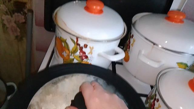 Пожарила кабачки, приготовила витаминный салат. смотреть онлайн