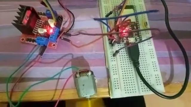 ESP32 with DC Motor and L298N Motor Driver – Control Speed and Direction смотреть онлайн