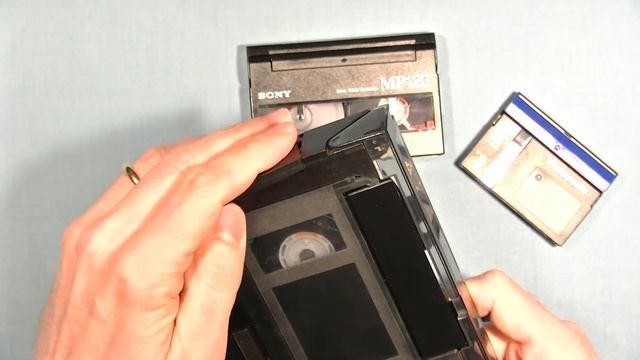 VHS-C Adapters - They never made a Video8 or MiniDV Adapter смотреть онлайн