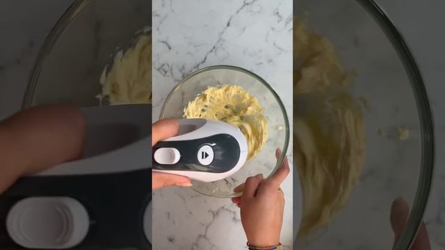 Moist Carrot Caramel Cake смотреть онлайн