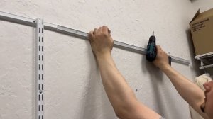 Монтаж стеллажей из металла в гардеробную