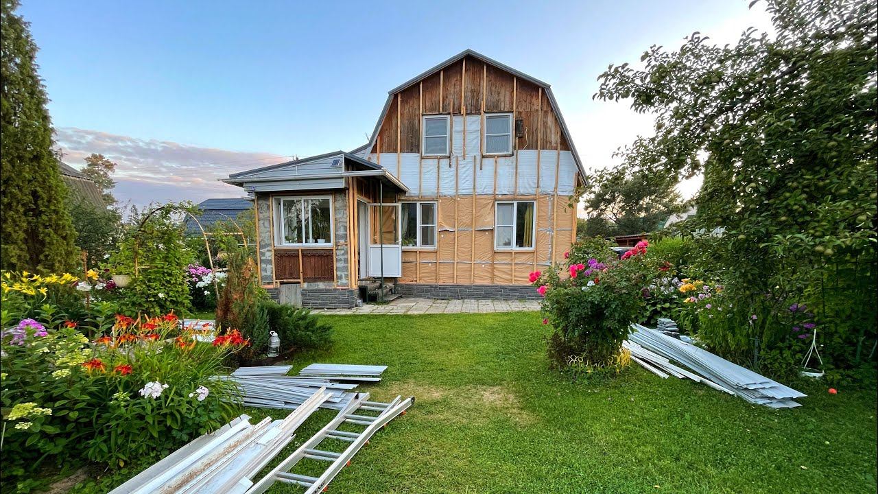 VLOG Неожиданный подарок! Оторвали сайдинг а под ним… / Заказали новые диваны! / 23.07.21 смотреть онлайн