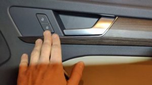 зняття обшивки двері Audi q5 2022року. removing the door trim Audi q5 2022.