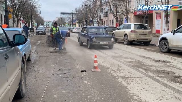 В Керчи начался ямочный ремонт смотреть онлайн