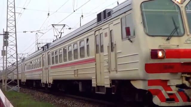 Электропоезда ЭД4М-0280 и ЭР2Т-7160 смотреть онлайн
