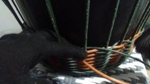 узор из двух цветов ротанга