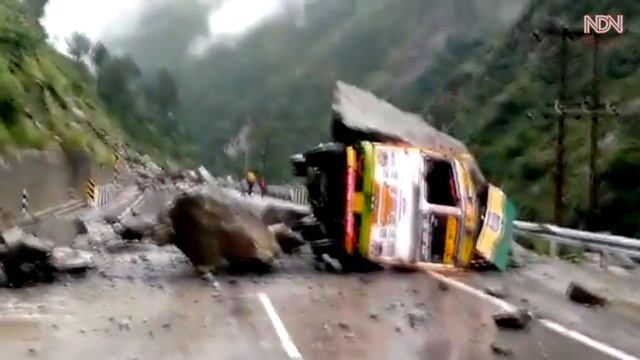 Monsoon Mayhem! Floods, landslides in Uttarakhand and Himachal Pradesh, India смотреть онлайн